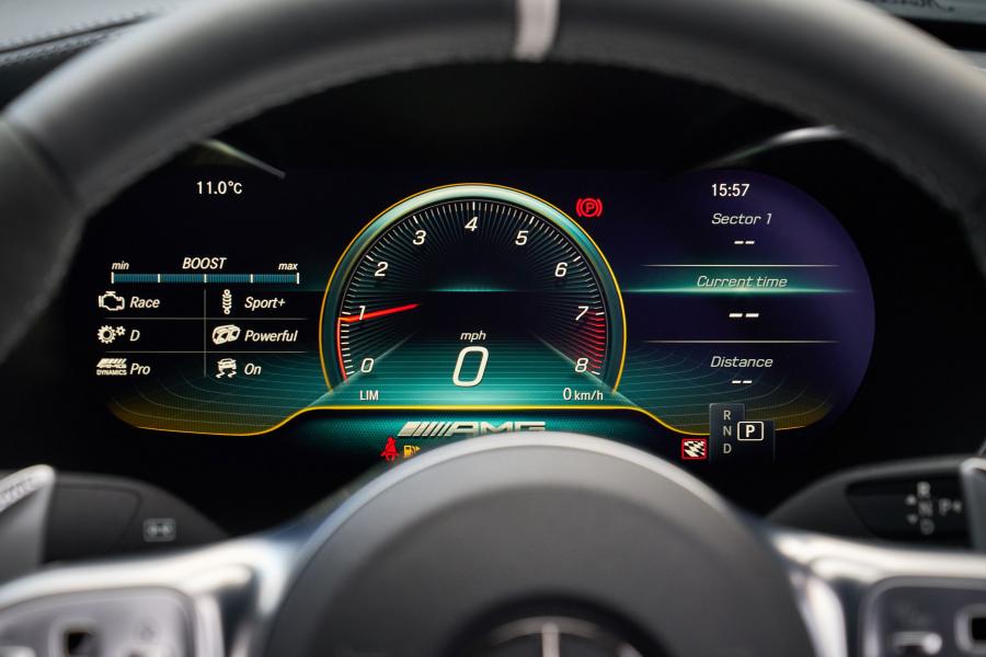 Панель приборов Mercedes-AMG C63 S Coupe (C205) 2018 года  (UK) (фото 8 из 40)